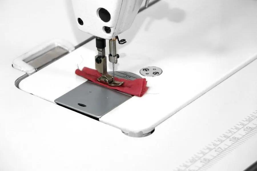 Encore 8700 Industrial Machine with Unassembled Table and Servo Motor (Assembled Table Leg Option Available) - Sewingmachinesplus.com
