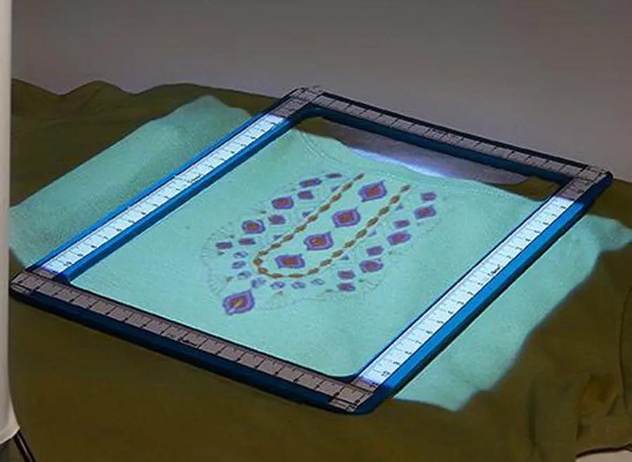 DIME Maximum View Projector, blue-framed square with ruler-scale edges