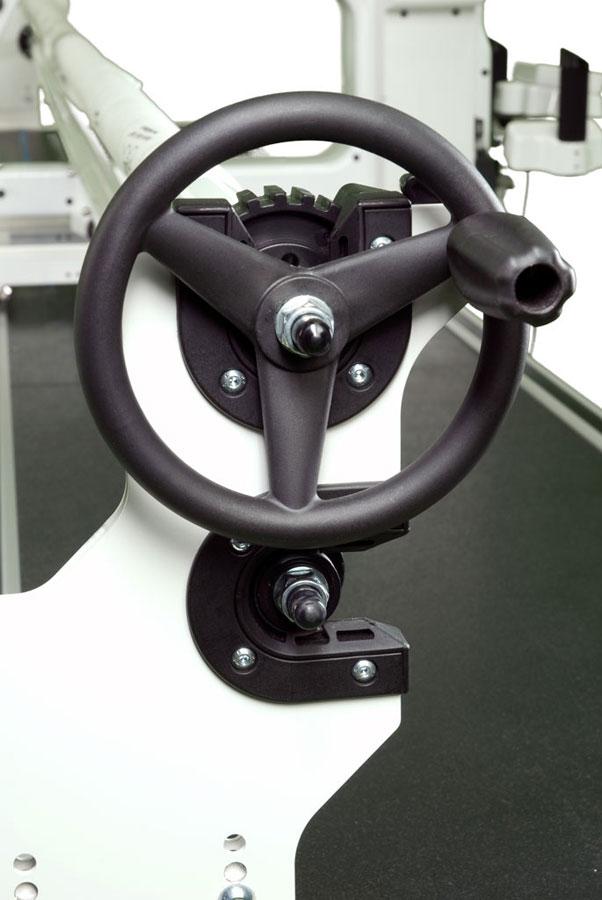 HQ 18" Avante w/ Pro-Stitcher Premium and 10ft. Studio Frame Package - FREE BONUS!