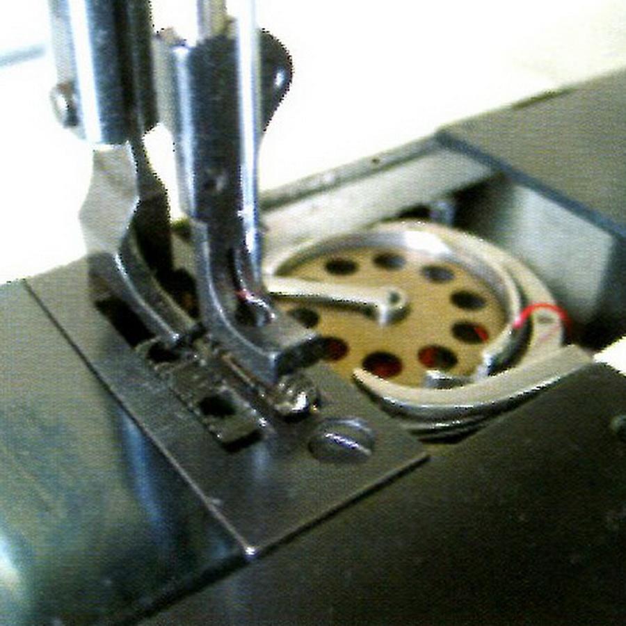 Highlead GC20698 Series Industrial Sewing Machines with Assembled Table and Servo Motor