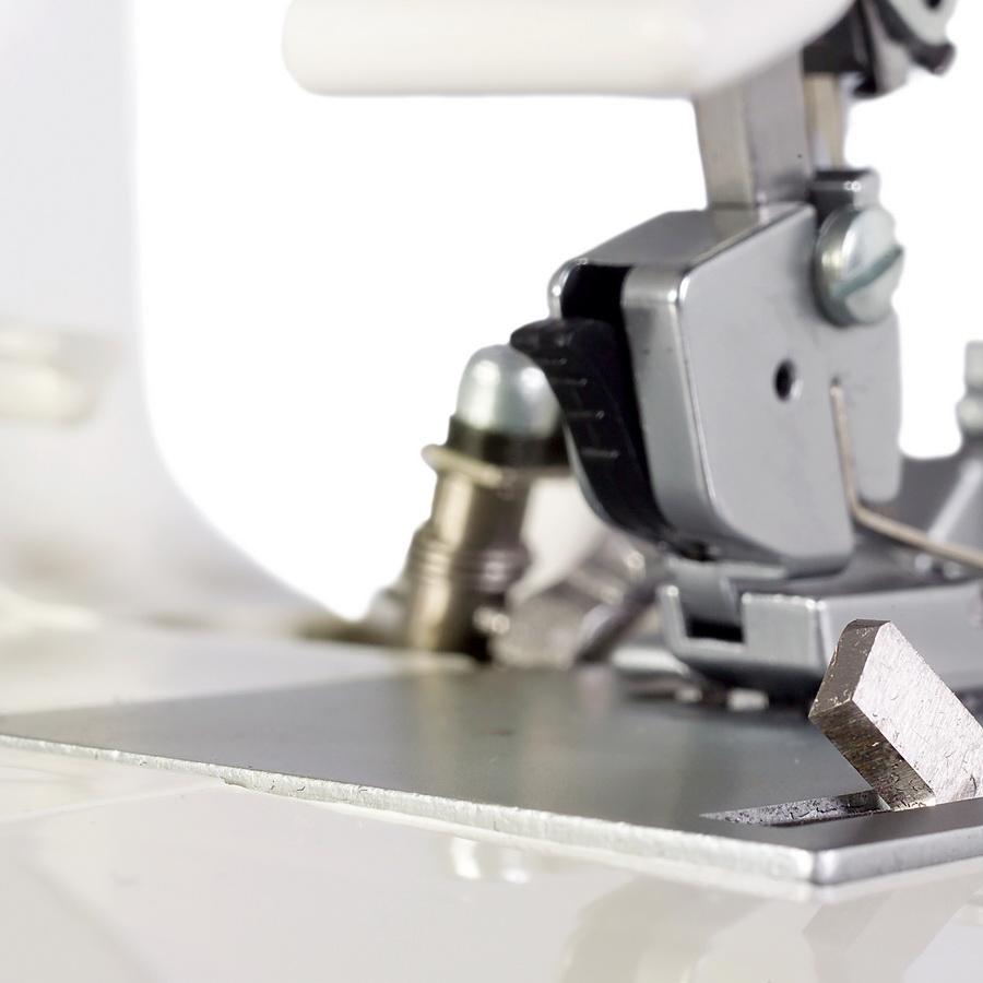 Reliable Dreamstitcher 600SO Portable 2/3/4 Thread Overlock Machine