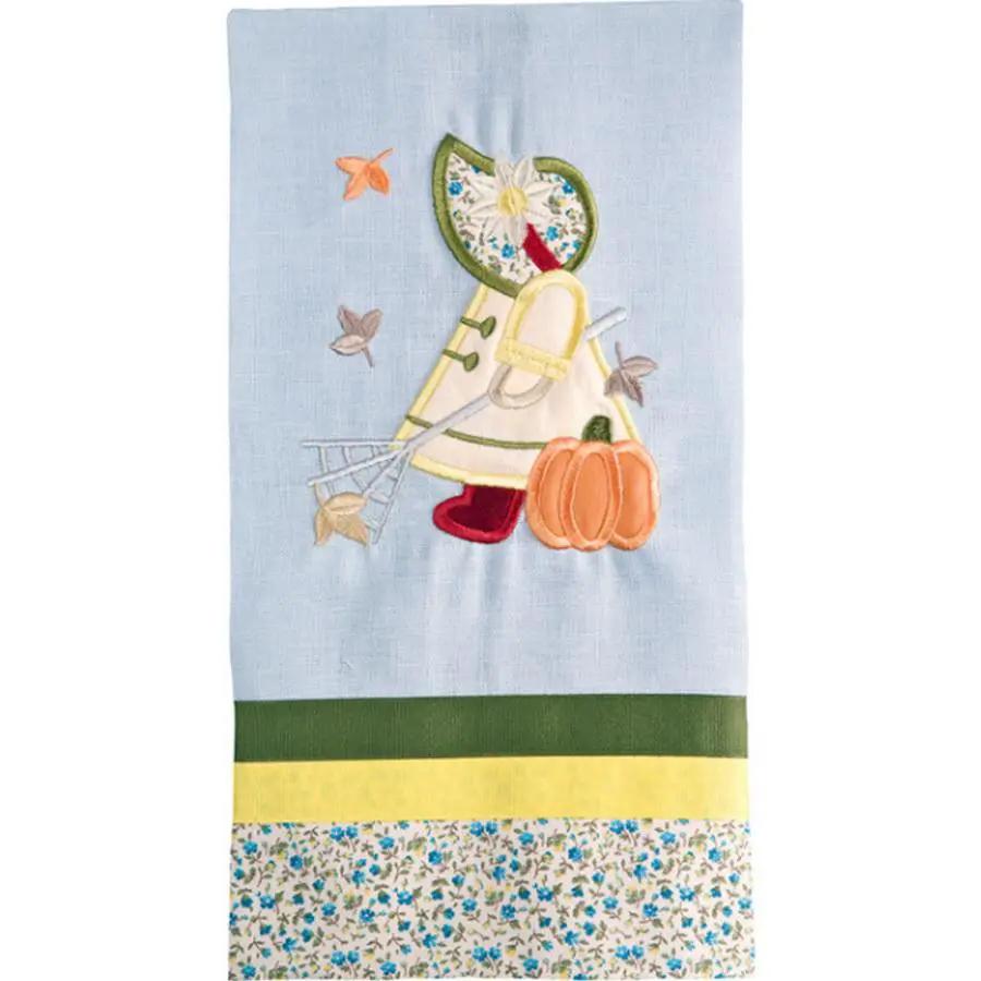 Anita Goodesign Sunbonnet Sue & Sam embroidery design on light blue fabric