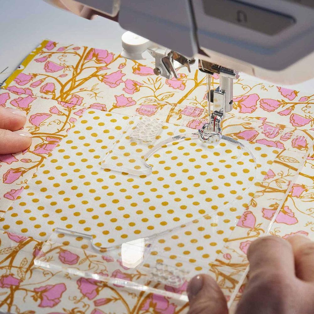 HUSQVARNA VIKING Epic Quilt 97 Sewing Machine & Accessories Bundle