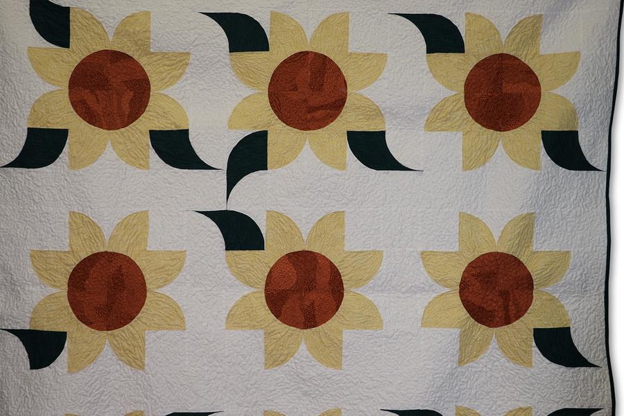 Ready to Sew Sunflower Wall Hanging Pre - cut Quilt Kit - Sewingmachinesplus.com