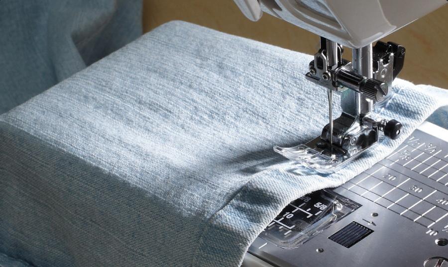 Janome 3160QDC - Blue Face Sewing Machine: FREE Quilting Attachment Kit