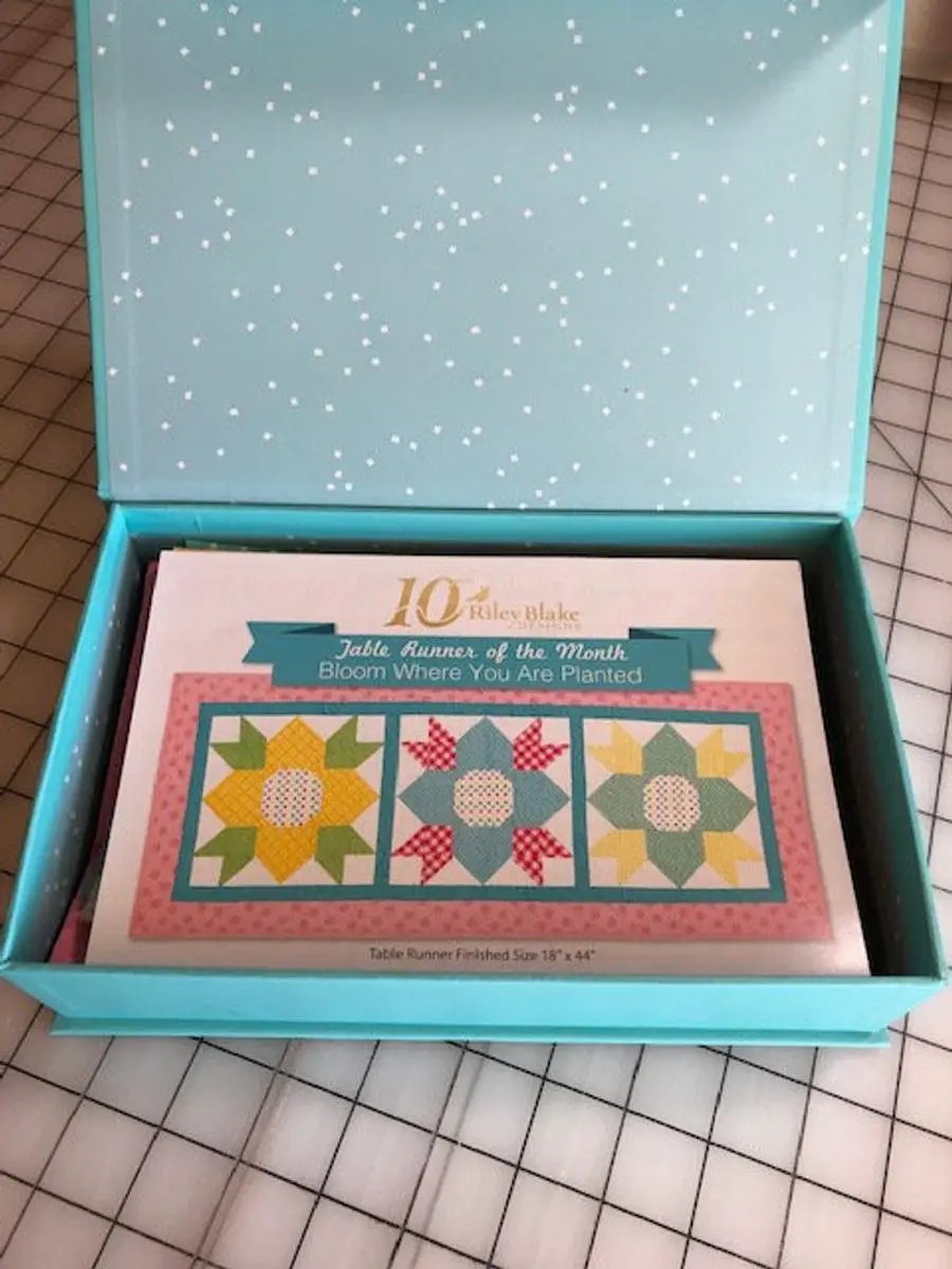 Riley Blake May Blossoms Table Runner Fabric Kit - Sewingmachinesplus.com