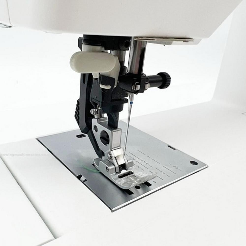 PFAFF Select 4.2 Sewing Machine - Sewingmachinesplus.com