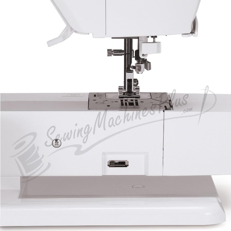 Singer Futura XL-550 w/ BONUS PACKAGE! Software, Stabilizer, Thread, 3900 FREE Embroidery Designs, & More!