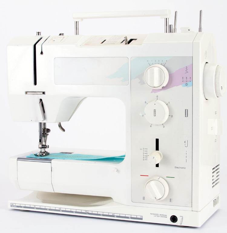 Bernina 1001 Electronic Sewing Machine w/accessories in excellent ...