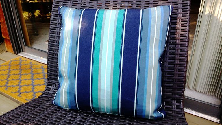 How to Sew a Zippered Outdoor Pillow Cover with Sunbrella ...